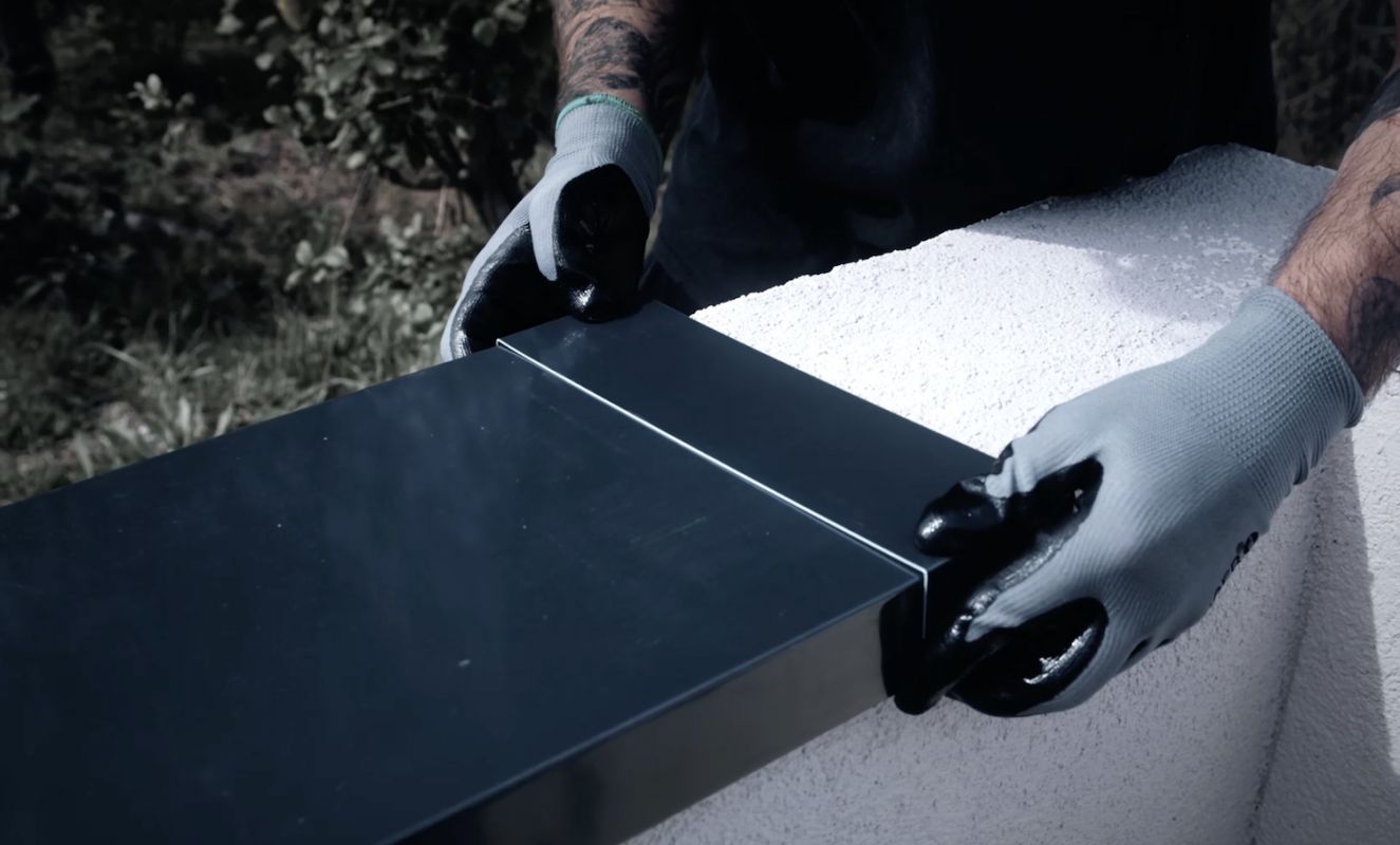 Eclisse couvertine aluminium 1 mm Noir RAL 9005 pour muret ou toit terrasse